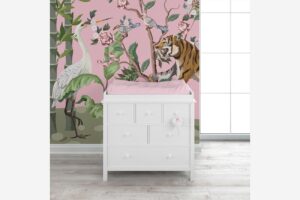 Oosterse jungle - Roze behang met dieren